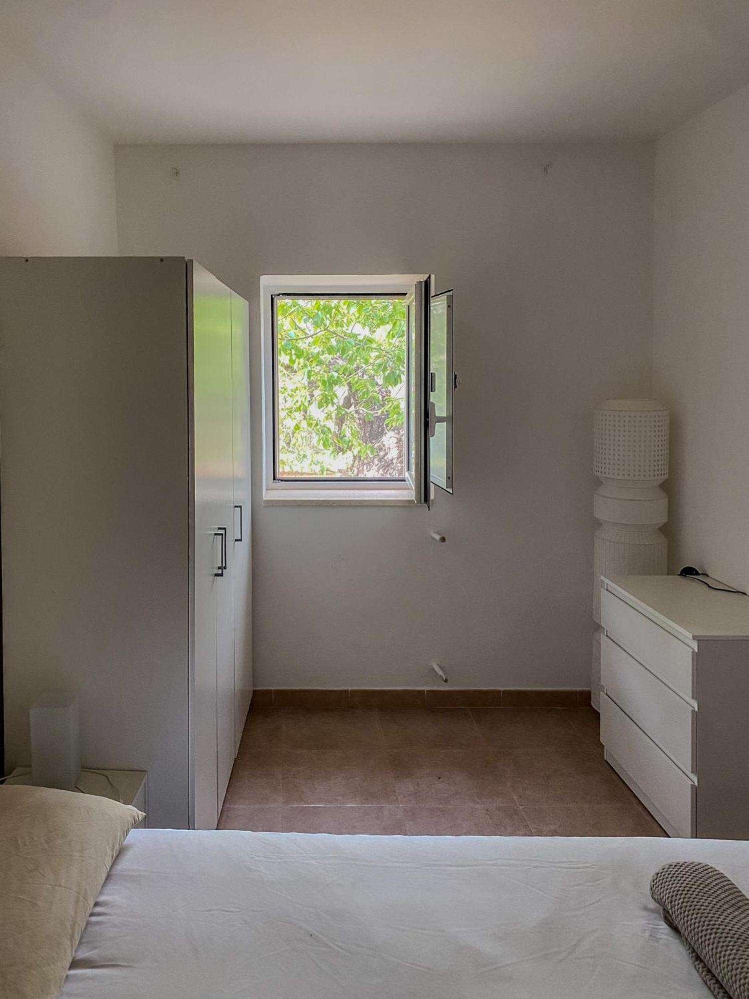 Trullo Pinto Apartment โลโกโรตอนโด ภายนอก รูปภาพ