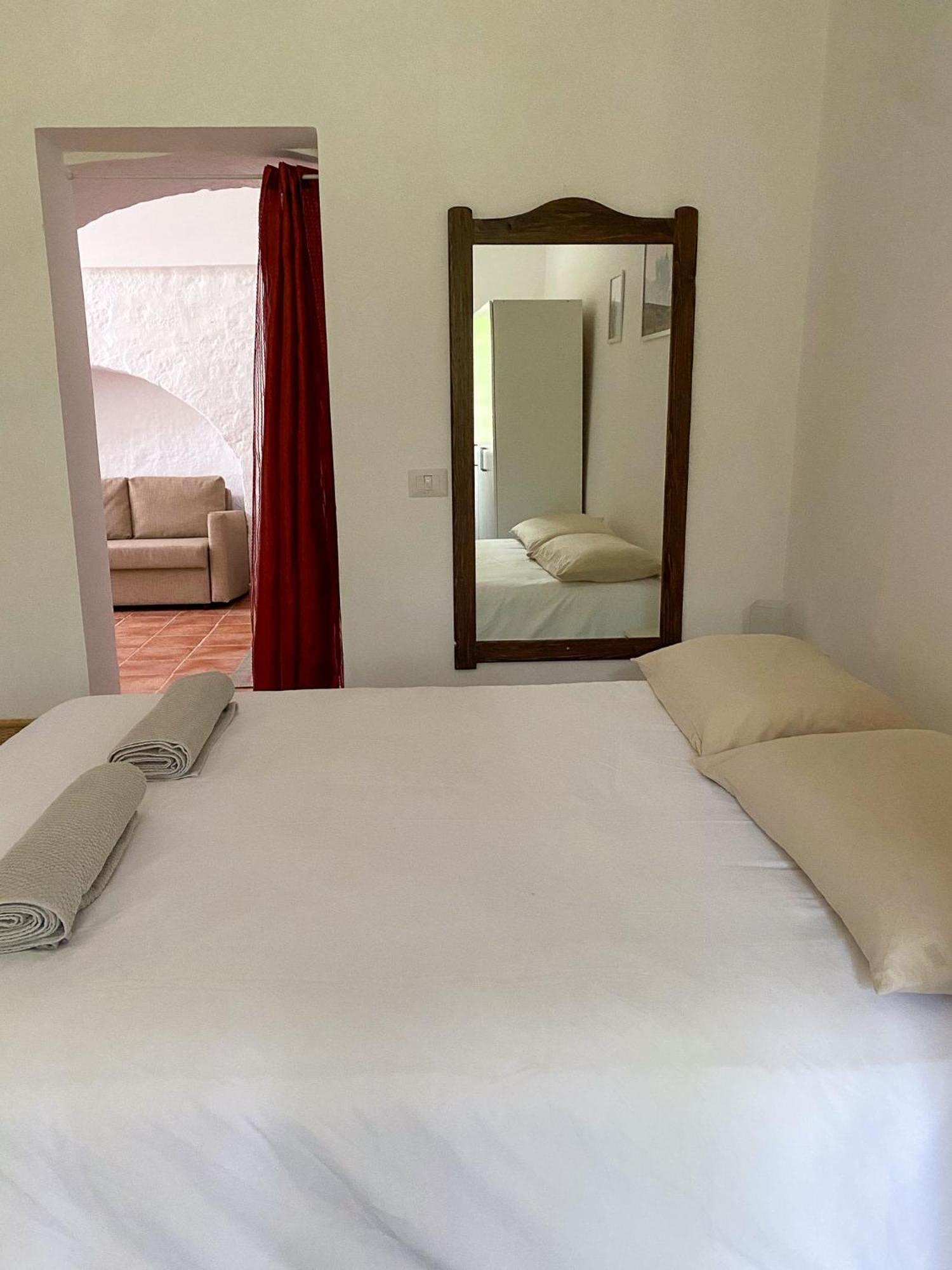 Trullo Pinto Apartment โลโกโรตอนโด ภายนอก รูปภาพ