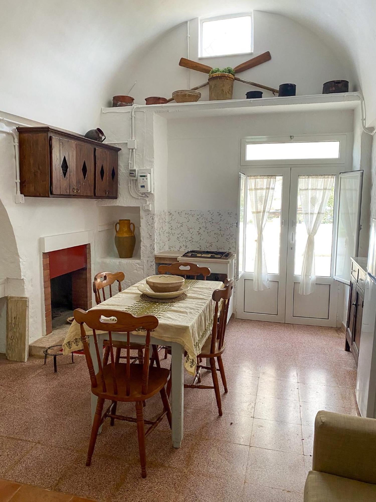 Trullo Pinto Apartment โลโกโรตอนโด ภายนอก รูปภาพ