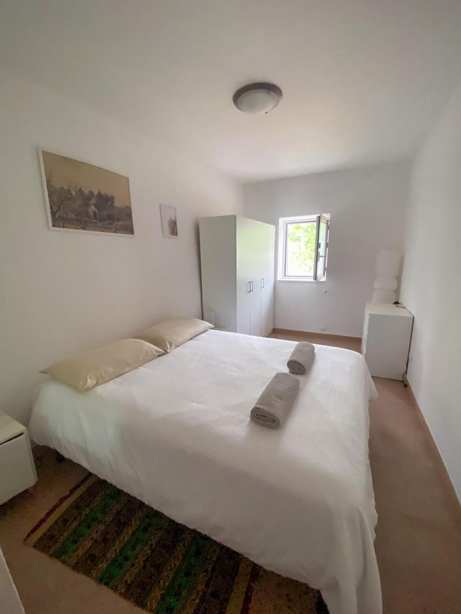 Trullo Pinto Apartment โลโกโรตอนโด ภายนอก รูปภาพ