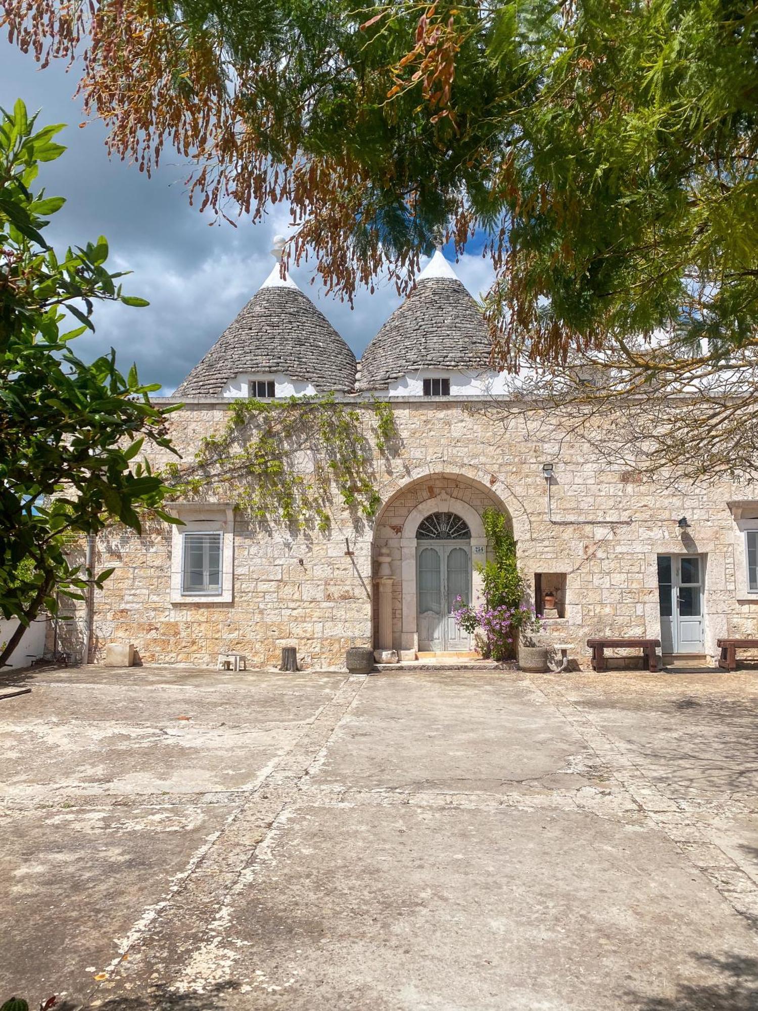Trullo Pinto Apartment โลโกโรตอนโด ภายนอก รูปภาพ