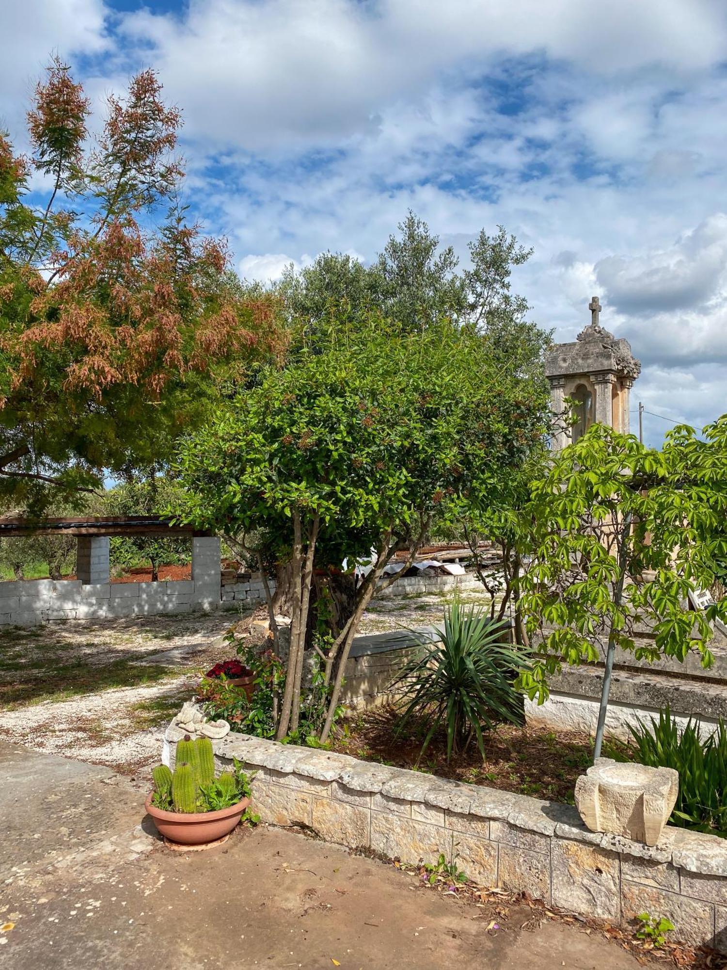 Trullo Pinto Apartment โลโกโรตอนโด ภายนอก รูปภาพ