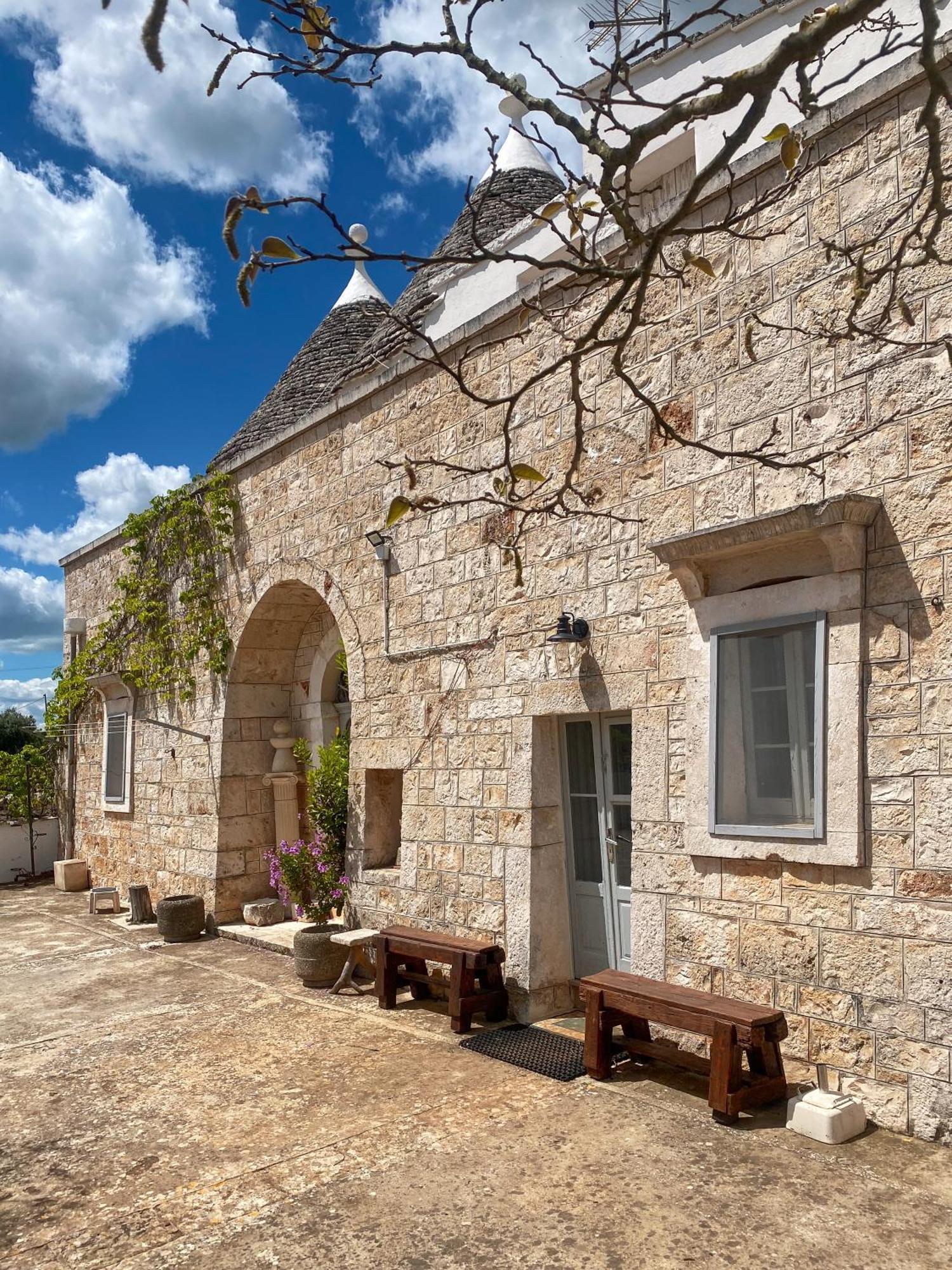 Trullo Pinto Apartment โลโกโรตอนโด ภายนอก รูปภาพ