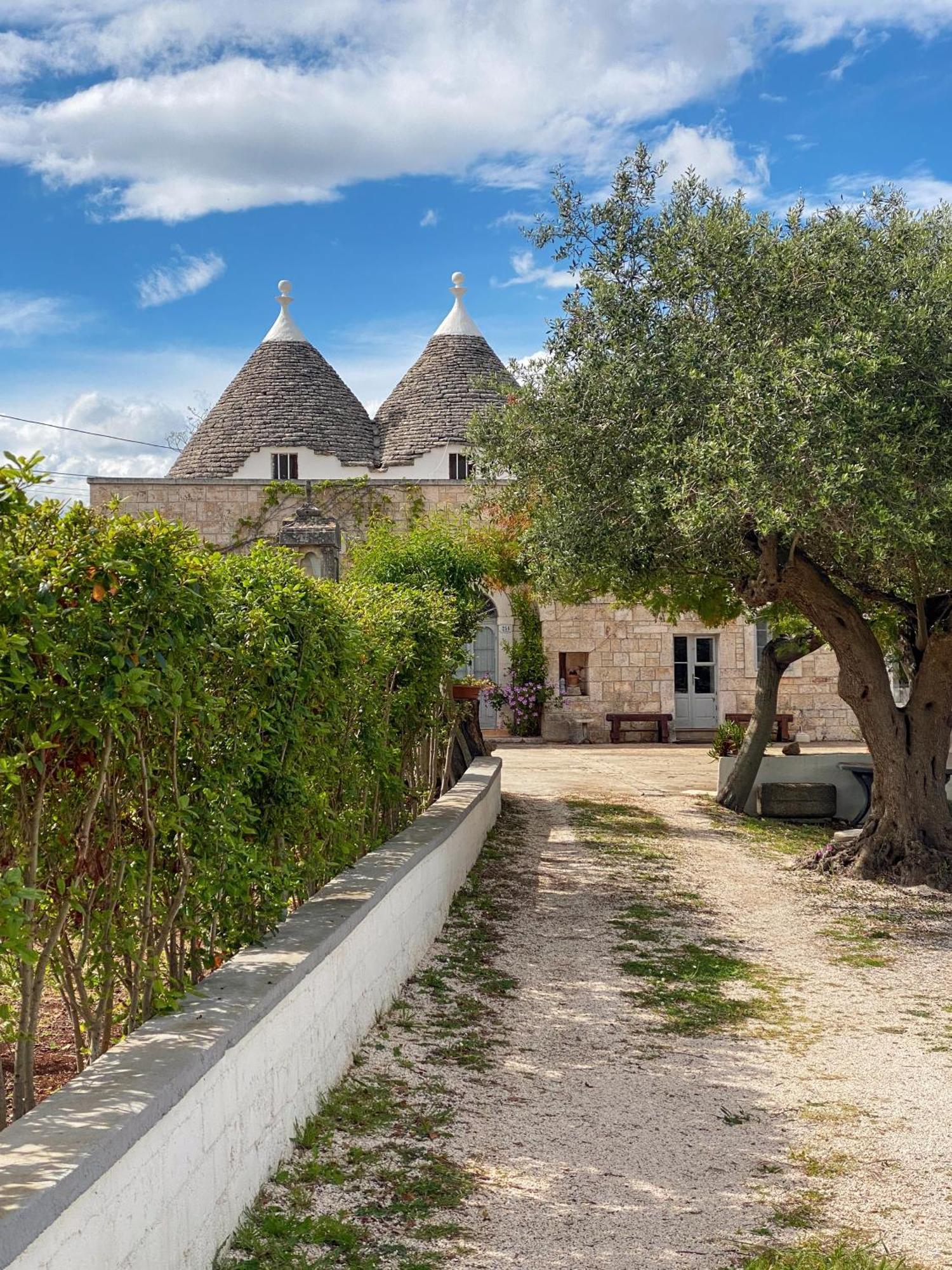 Trullo Pinto Apartment โลโกโรตอนโด ภายนอก รูปภาพ