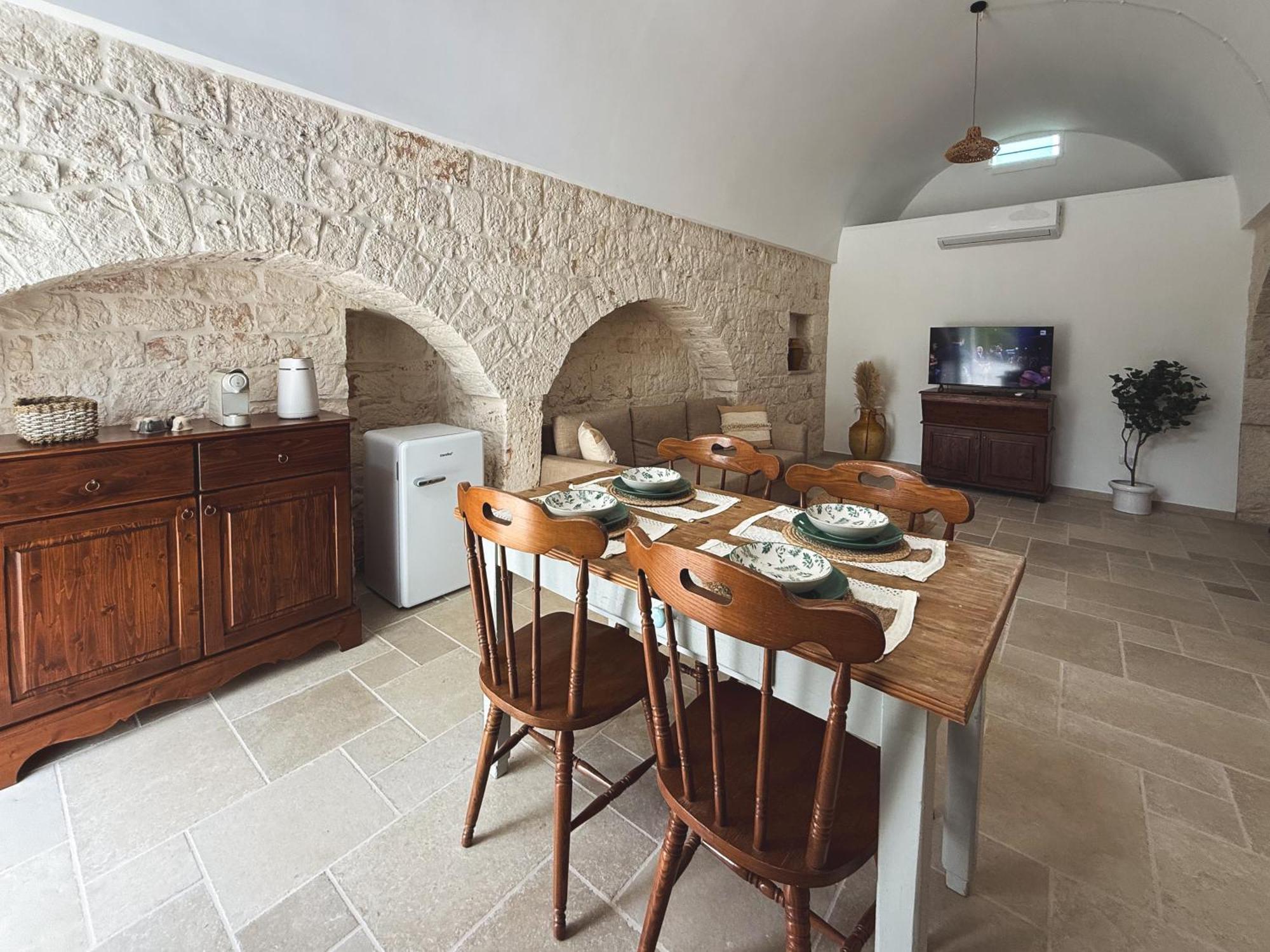 Trullo Pinto Apartment โลโกโรตอนโด ภายนอก รูปภาพ