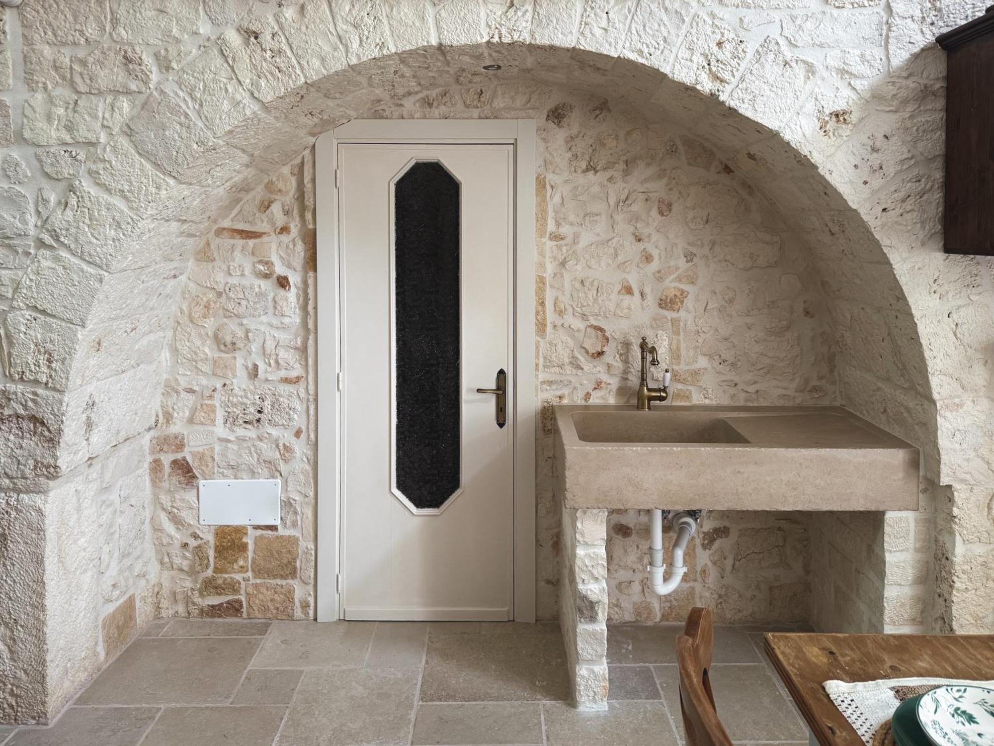 Trullo Pinto Apartment โลโกโรตอนโด ภายนอก รูปภาพ